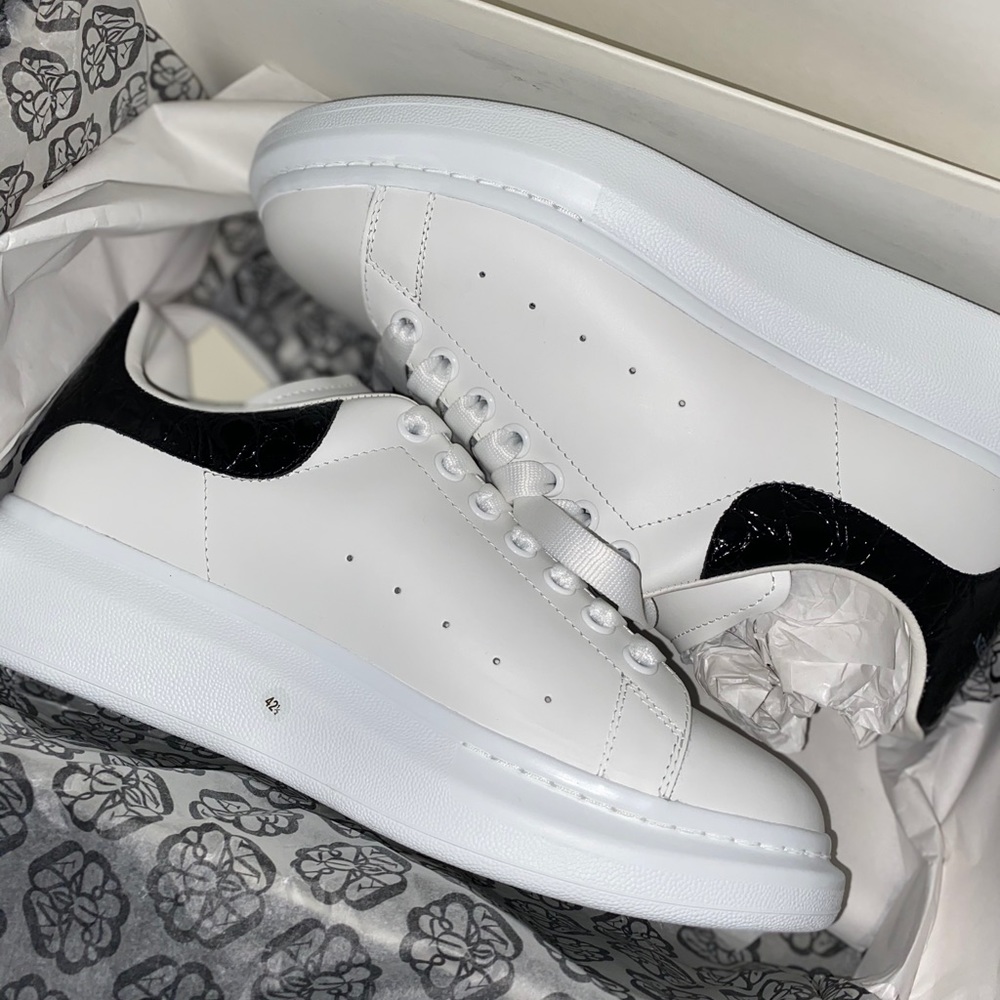 Alexander McQueen Size 10US